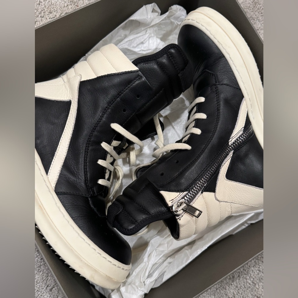 Kids Rick Owens!
Size 32!